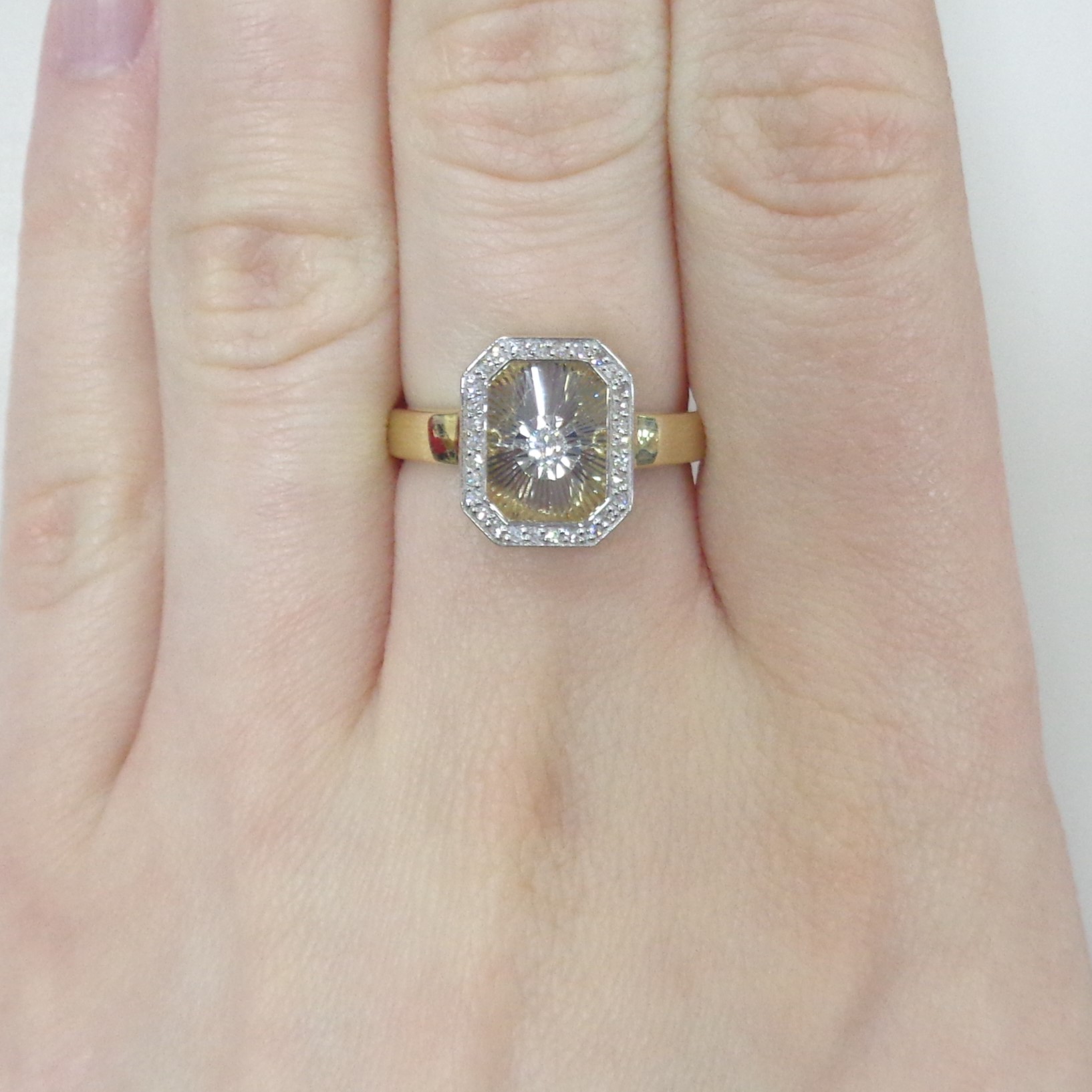 Кольцо из желтого золота с бриллиантами